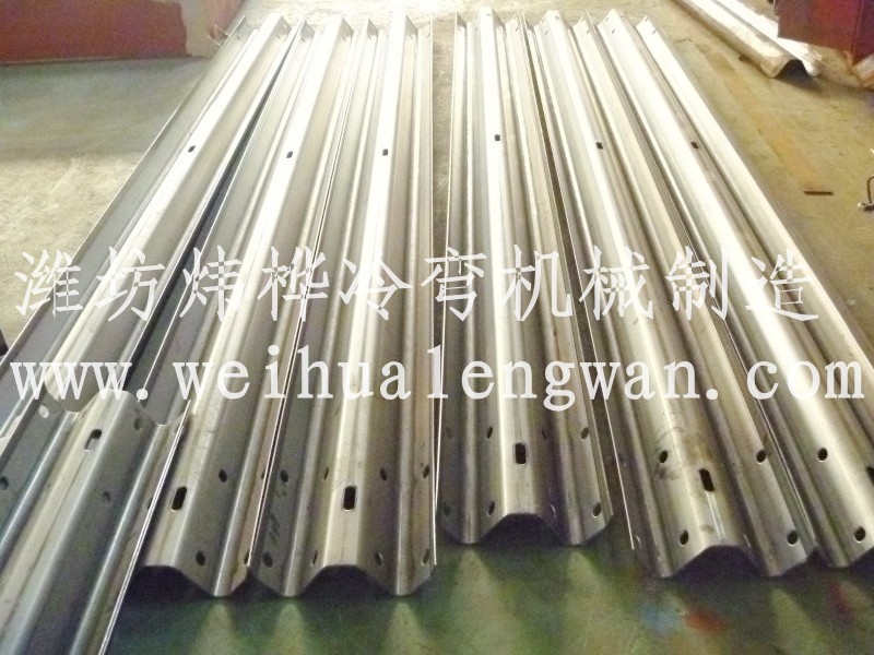 公路護(hù)欄板的分類(lèi)及規(guī)格