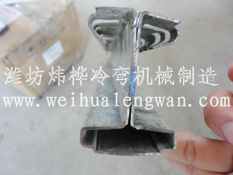 公路護(hù)欄板的分類(lèi)及規(guī)格