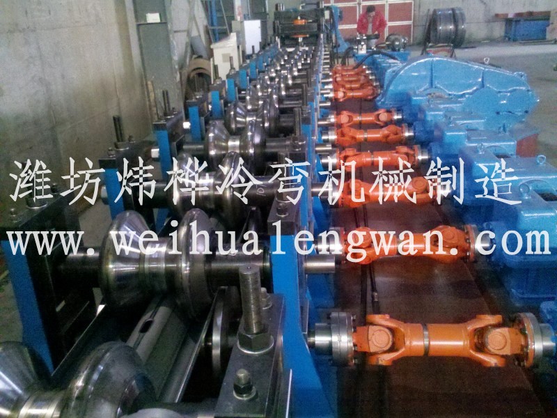 公路護欄板自動冷彎機
