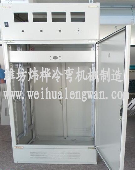 新型動(dòng)力柜成型機(jī)的特點(diǎn)及XL動(dòng)力柜內(nèi)部組成